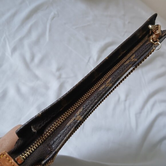 Louis Vuitton Accessory Zip Pouch w/ Removable Chain - Picture 7 of 16